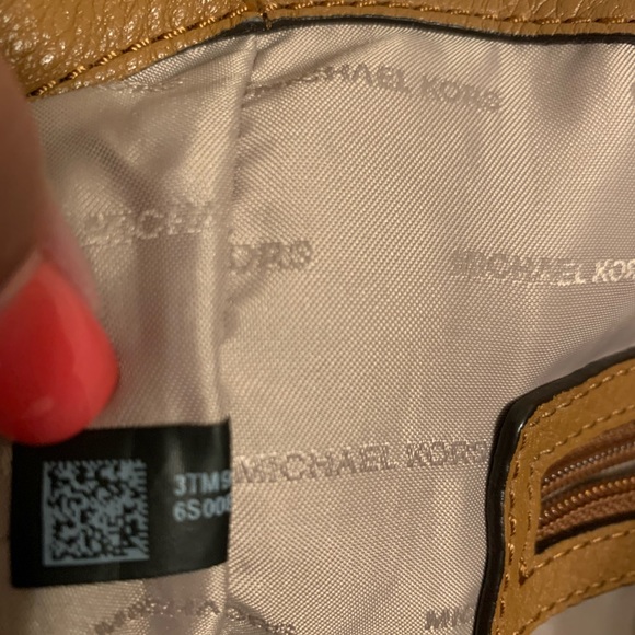 Michael Kors Fulton Shoulder Bag - Picture 10 of 14